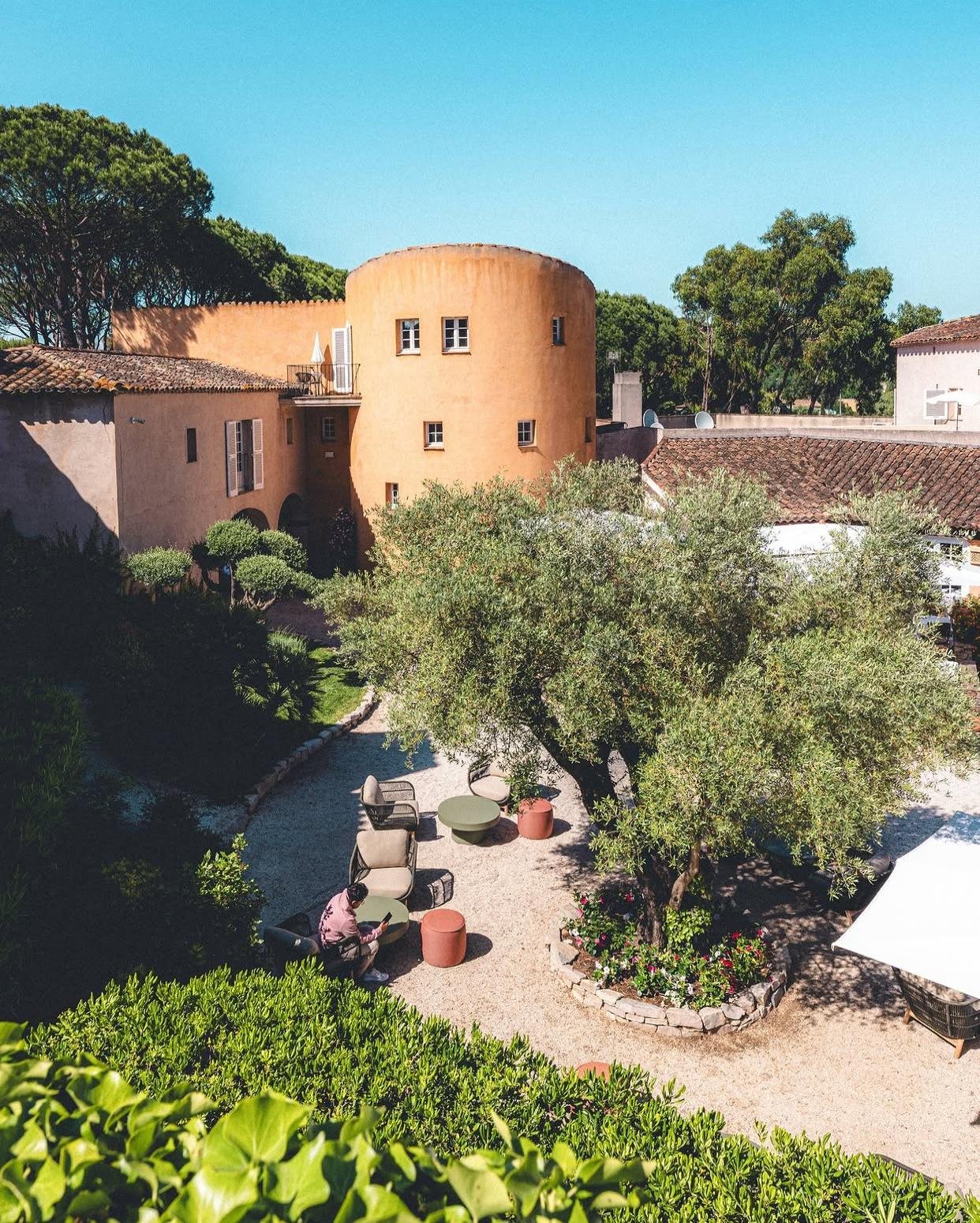 © La Mandarine St-Tropez – Visuel officiel | Source : Instagram @lamandarinesttropez