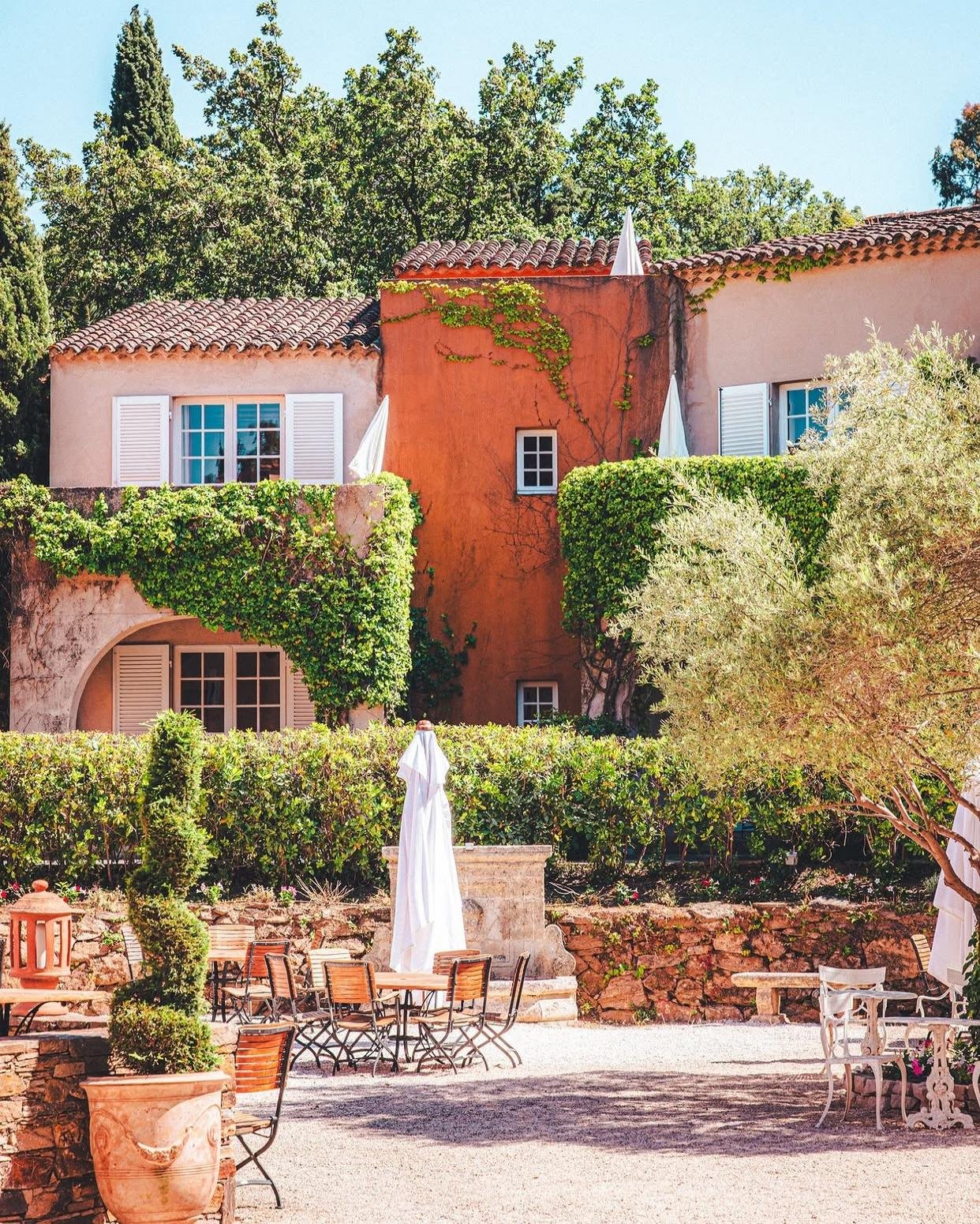 © La Mandarine St-Tropez – Visuel officiel | Source : Instagram @lamandarinesttropez