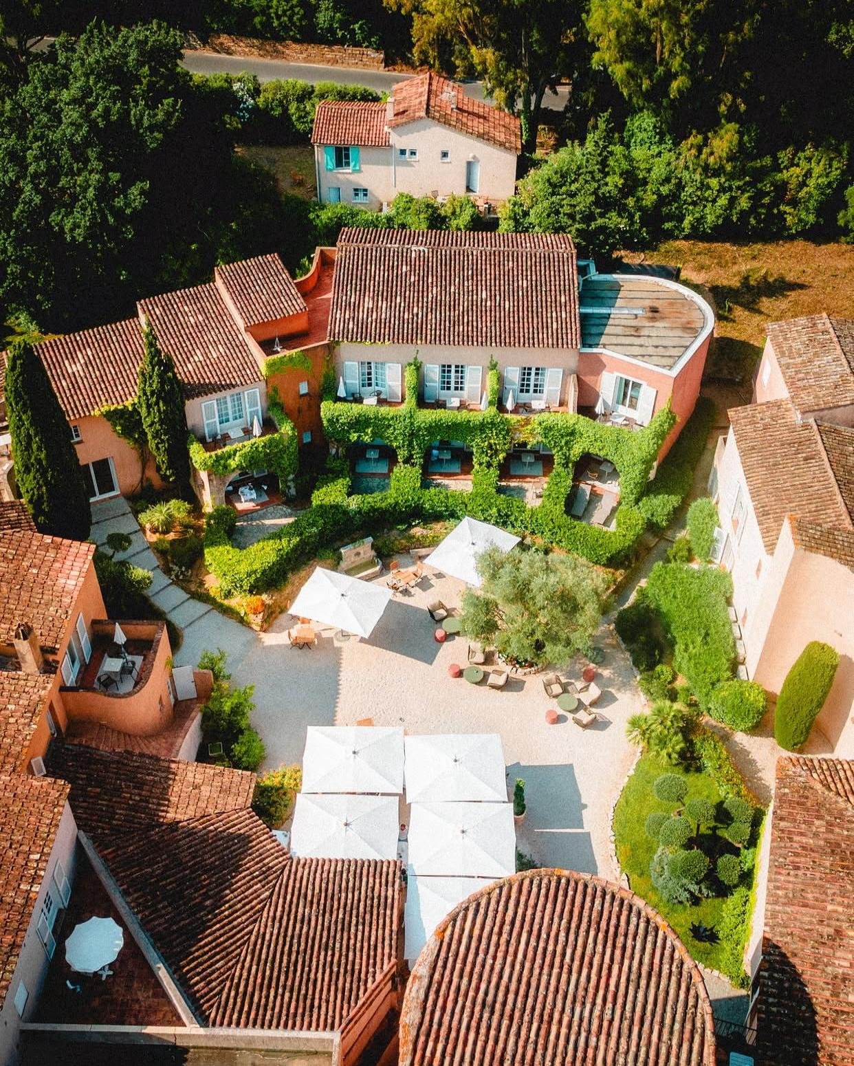 © La Mandarine St-Tropez – Visuel officiel | Source : Instagram @lamandarinesttropez